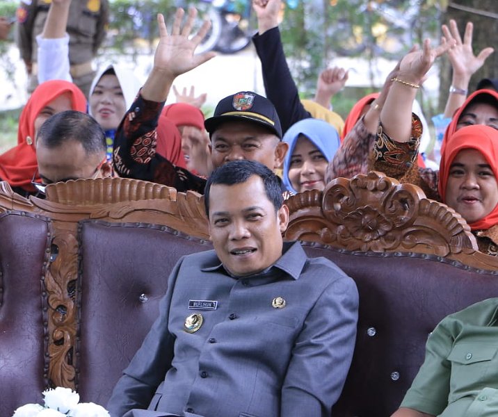 Pj Wali Kota Muflihun saat berkunjung ke Kecamatan Senapelan. Foto: Istimewa.