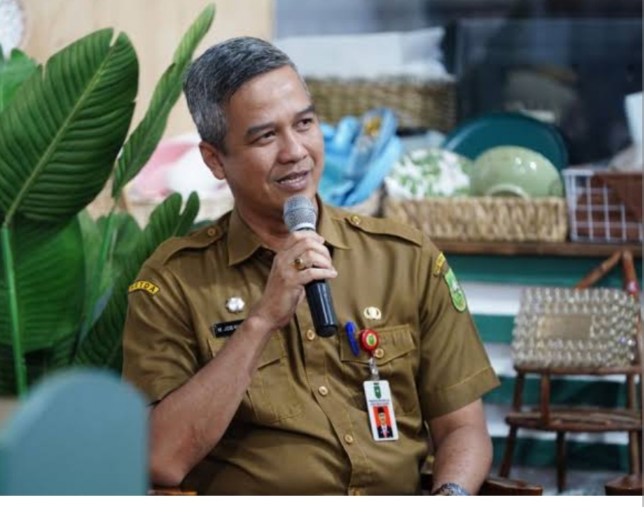 Pj Sekdaprov Riau, Job Kurniawan