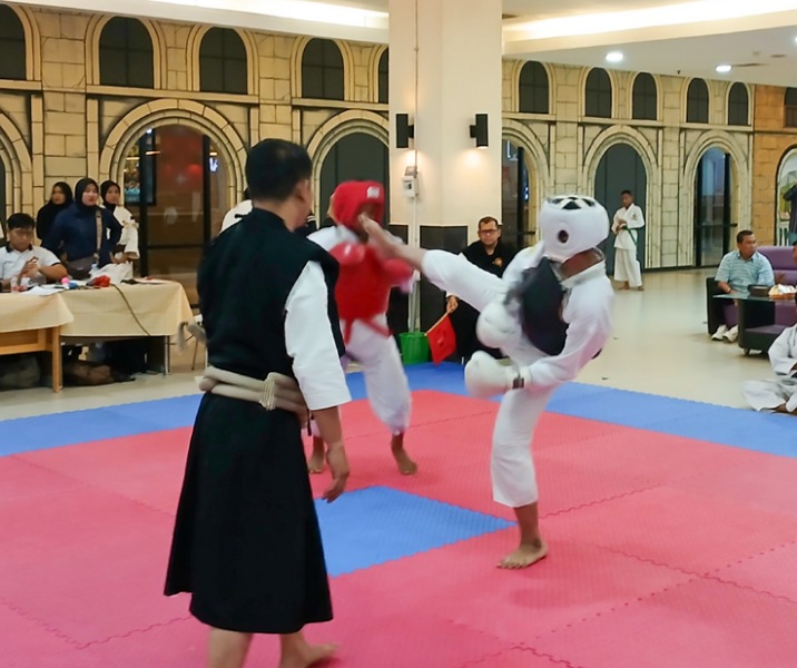 Pertandingan Kempo di Mal Pekanbaru, Sabtu (29/11/2025). Foto: Surya/Riau1.