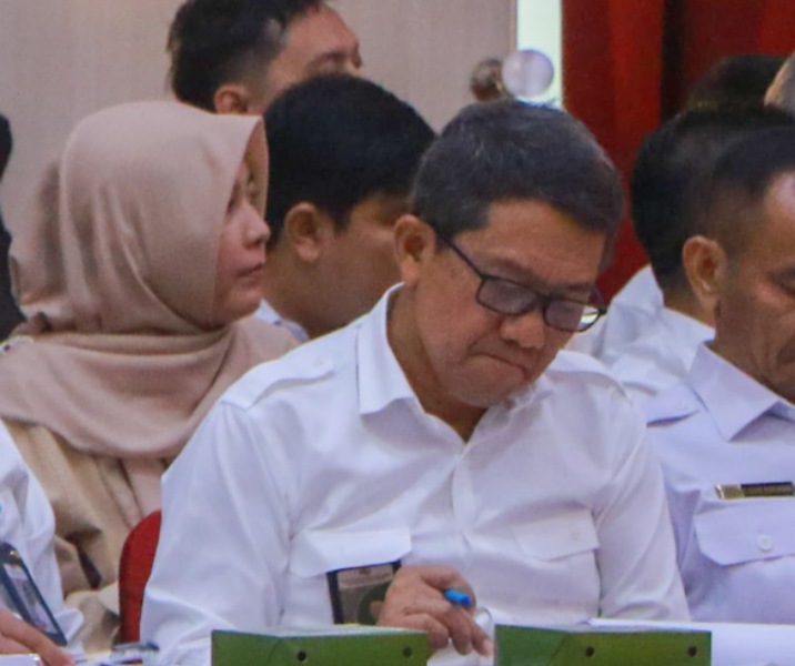 Kepala BPJN Riau Yohanis Tulak Todingrara dalam Rapat Koordinasi (Rakor) Mitigasi Bencana Hidrometeorologi dan Kesiapan dalam Menghadapi Hari Besar Keagamaan Nasional Natal dan Tahun Baru (Nataru) di Balai Serindit, Gedung Daerah Riau, Senin (8/12/2025). Foto: Istimewa.