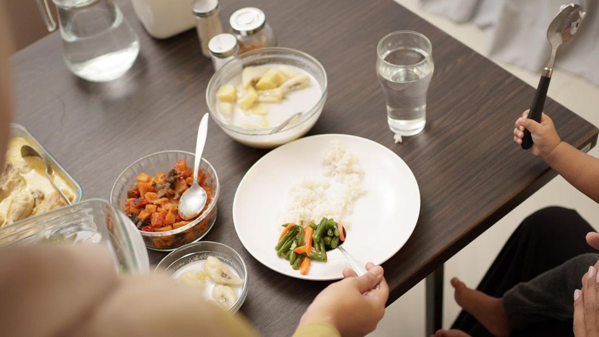 Ilustrasi Makan Nasi saat Sahur