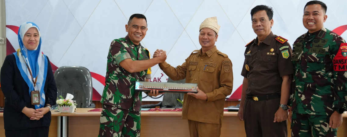 Ketua Tim Pengawasan dan Evaluasi (WASEV) PMMD, Brigjen TNI Heri Subagyo tinjau TMMD di Kuansing