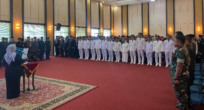 Kasmarni Tekankan Jabatan Bukan Sekadar Status Saat Lantik 271 Pejabat