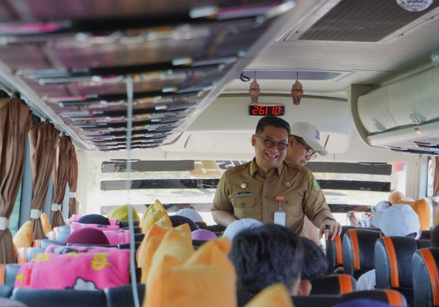 Sekdaprov Riau, Syahrial Abdi lepas pemudik