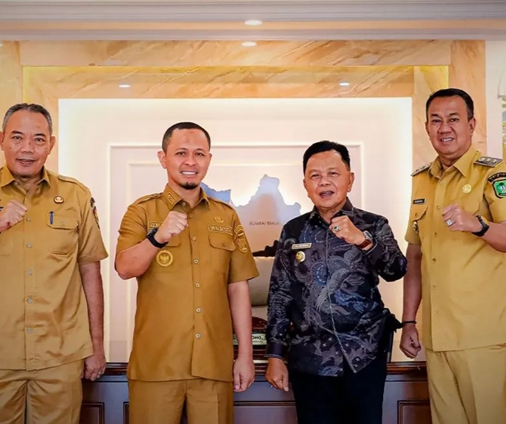 Wali Kota Pekanbaru Agung Nugroho Pj Sekdako Ingot Ahmad Hutasuhut bersama Bupati Kepulauan Meranti Asmar dan wakilnya, Muzamil. Foto: Istimewa.