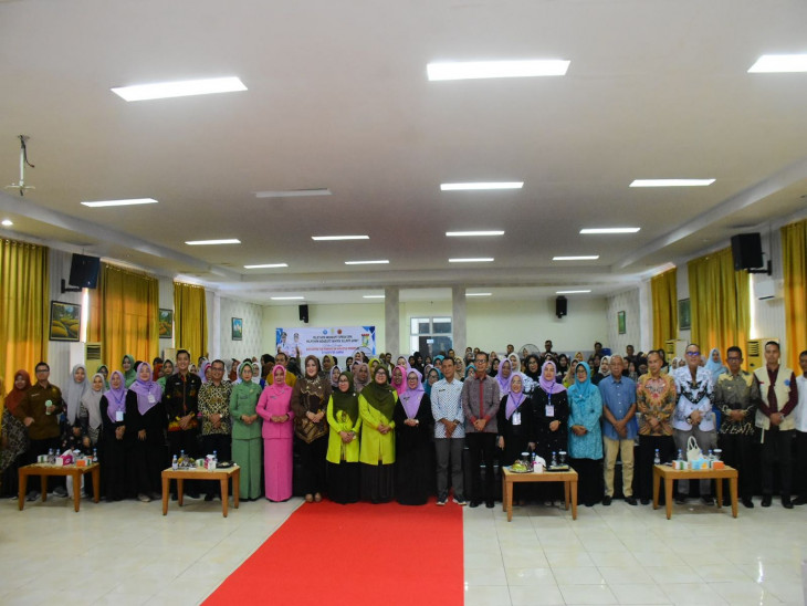 Peserta pelatihan membuat minyak kelapa sawit