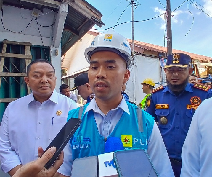 Anggota Tim Teknik PLN ULP Pekanbaru Kota Barat Ammar Abdillah. Foto: Surya/Riau1.