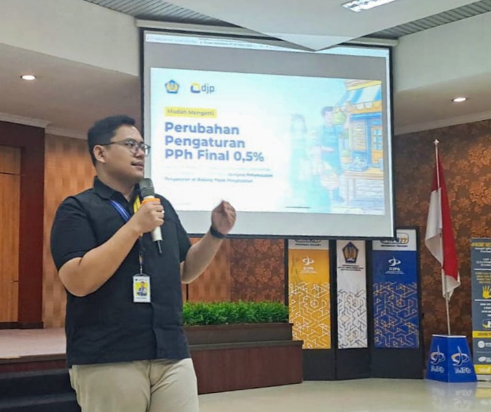 Petugas pajak sedang sosialisasi PP Nomor 20 Tahun 2026. Foto: Istimewa.