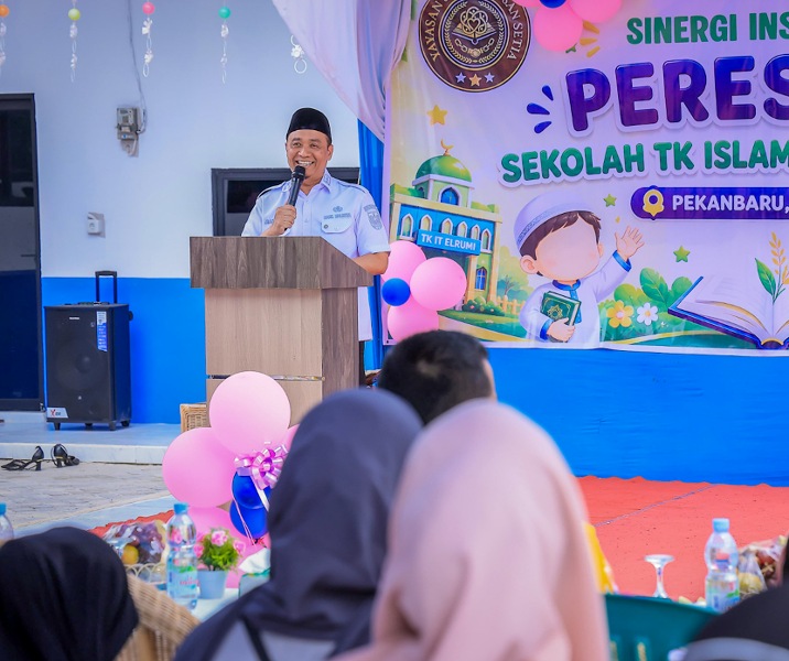 Wawako Pekanbaru Markarius Anwar saat meresmikan TK IT Elrumi. Foto: Istimewa.