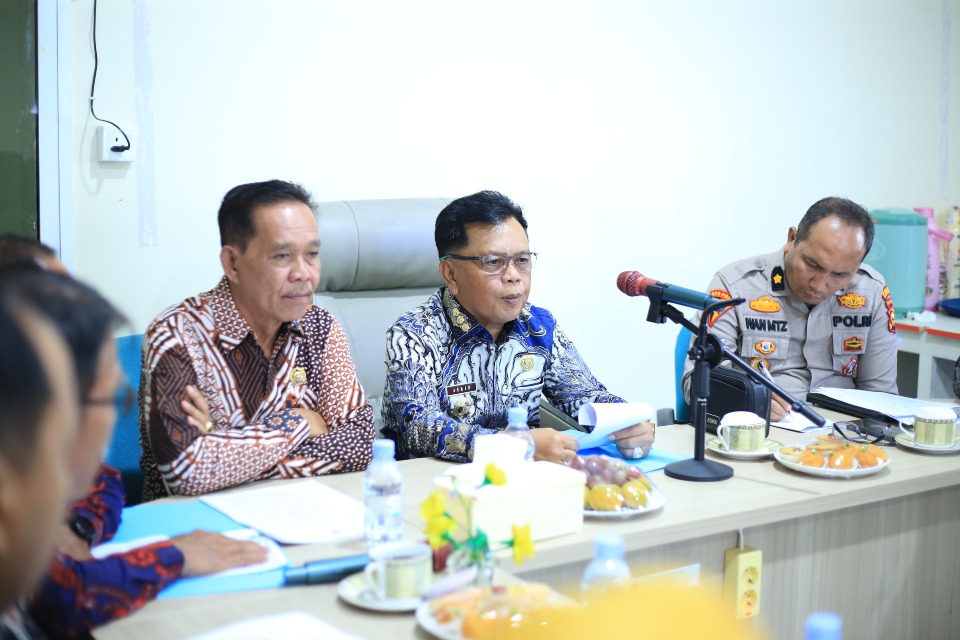 Rapat pembentukan Panitia Pemilihan, Tim Pengawas, dan Tim Keamanan Pilkades Serentak di Meranti