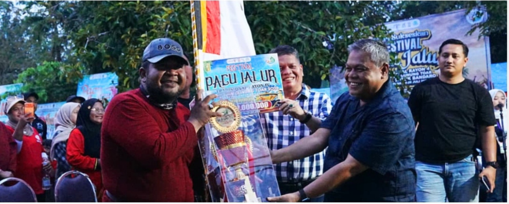 Pengerahan Juara Pacu Jalur di Gunung Toar