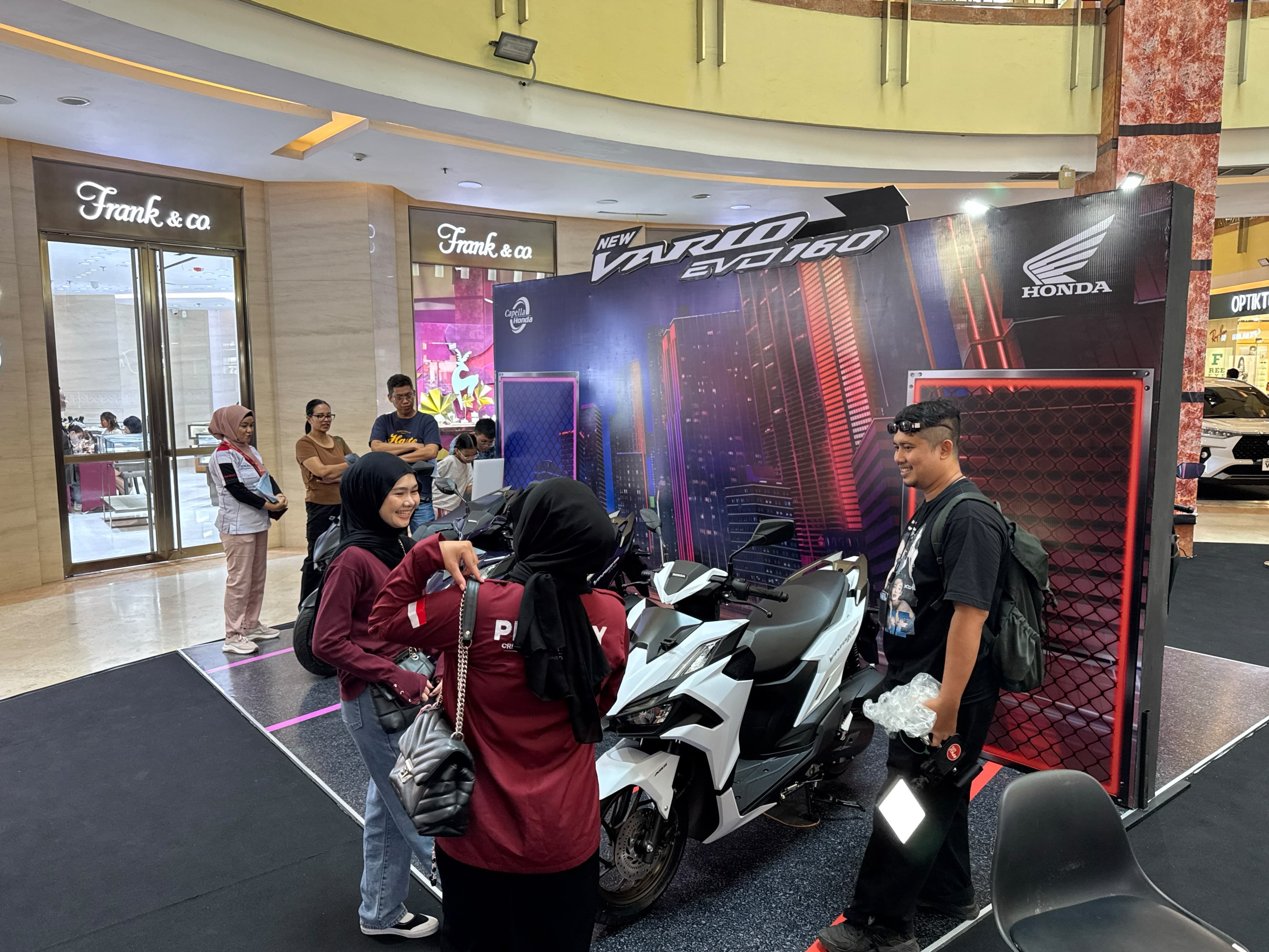Public Exhibition New Vario EVO 160 Capella Honda di Mal SKA