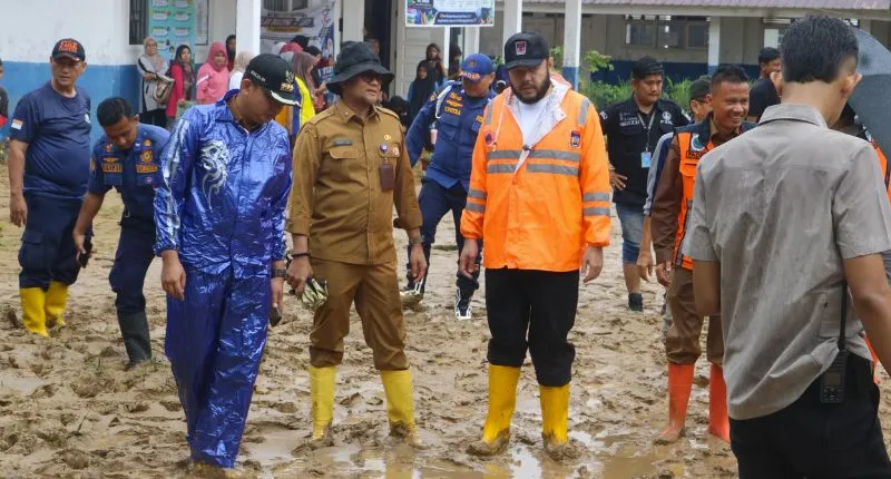 Peninjauan sekolah terdampak banjir Kota Padang