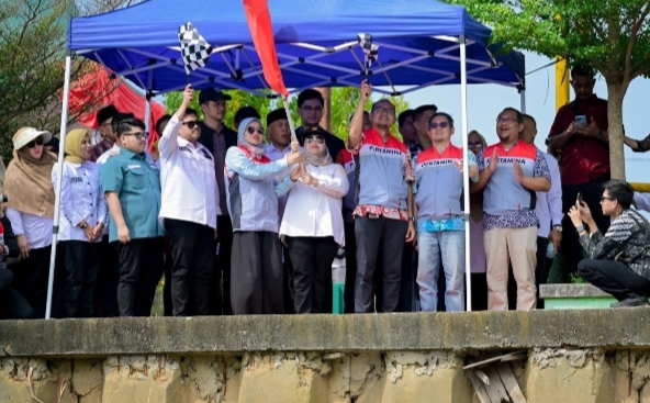 Bupati Bengkalis Buka Festival Kemerdekaan dan Pacu Sampan