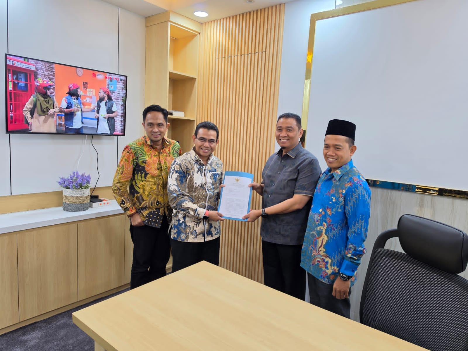 Wawako Pekanbaru, Markarius Anwar temui Anggota DPR RI Hendry Munief