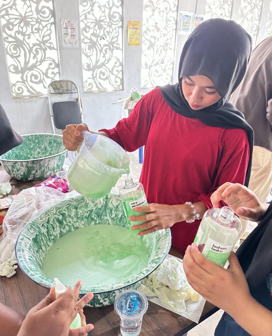 Praktik pembuatan sabun cuci piring