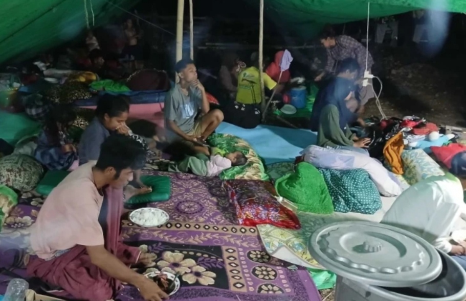 Korban Gempa NTT di Pemukiman