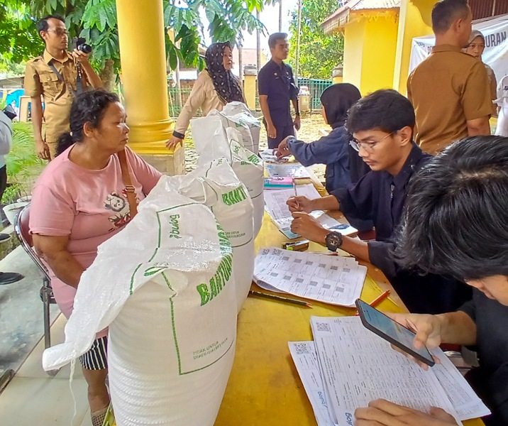 Kelurahan Tangkerang Labuai telah menyalurkan bantuan beras bagi warga kurang mampu. Foto: Istimewa.