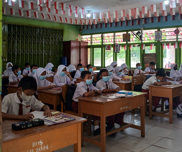 Murid SD dan pelajar SMP terpaksa tak masuk sekolah akibat kabut asap karhutla. Foto: Surya/Riau1.