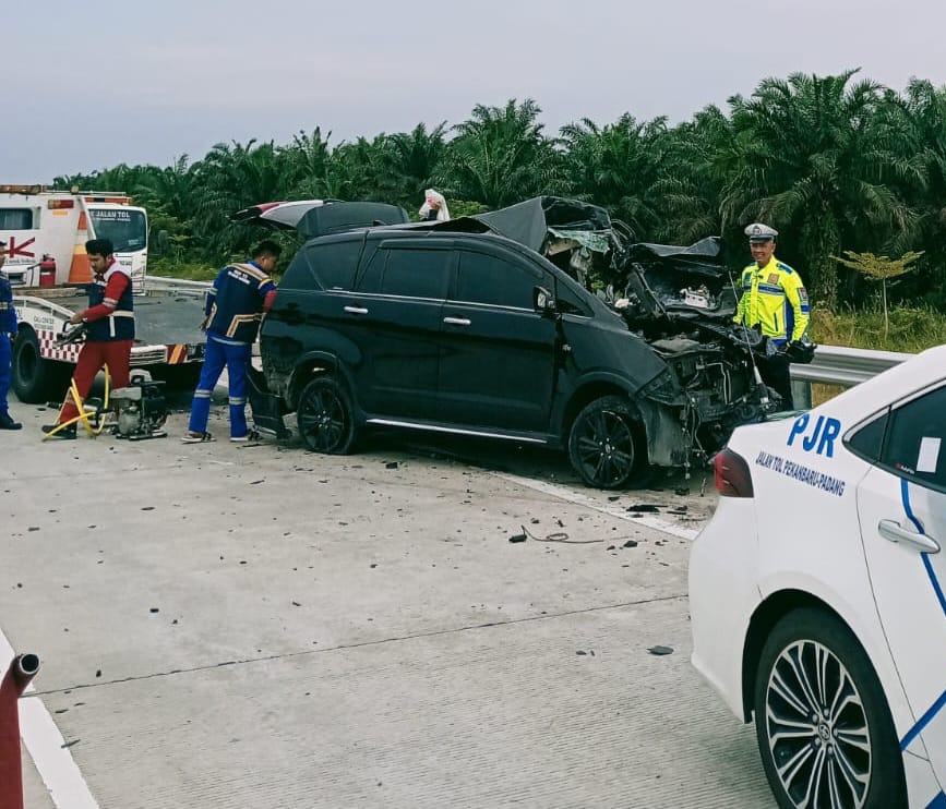 Kendaraan yang terlibat kecelakaan di Tol Bangkinang