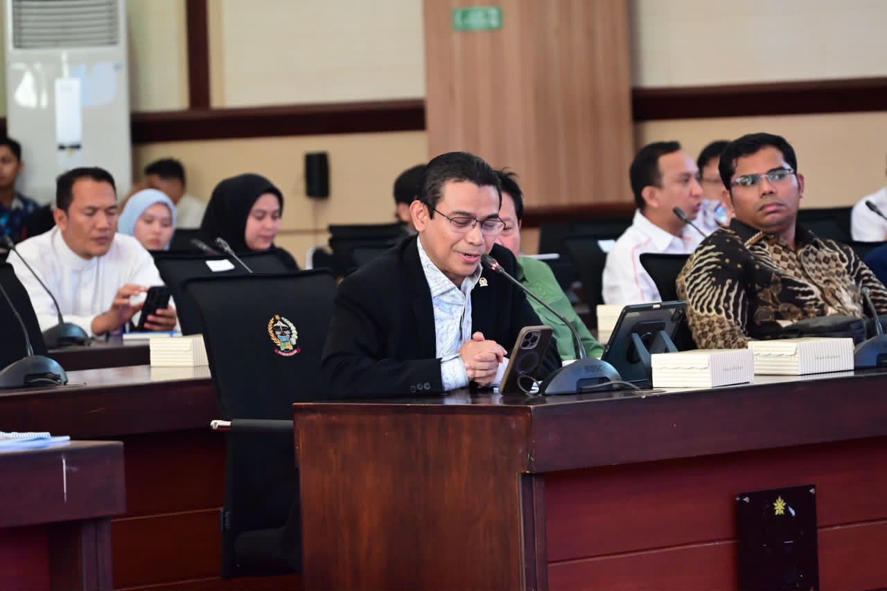 Anggota DPR RI Dapil Riau, Hendry Munief