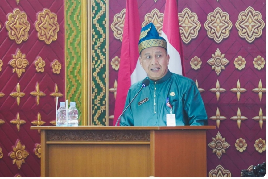 Asisten II Sekretariat Daerah Provinsi (Setdaprov) Riau, Helmi
