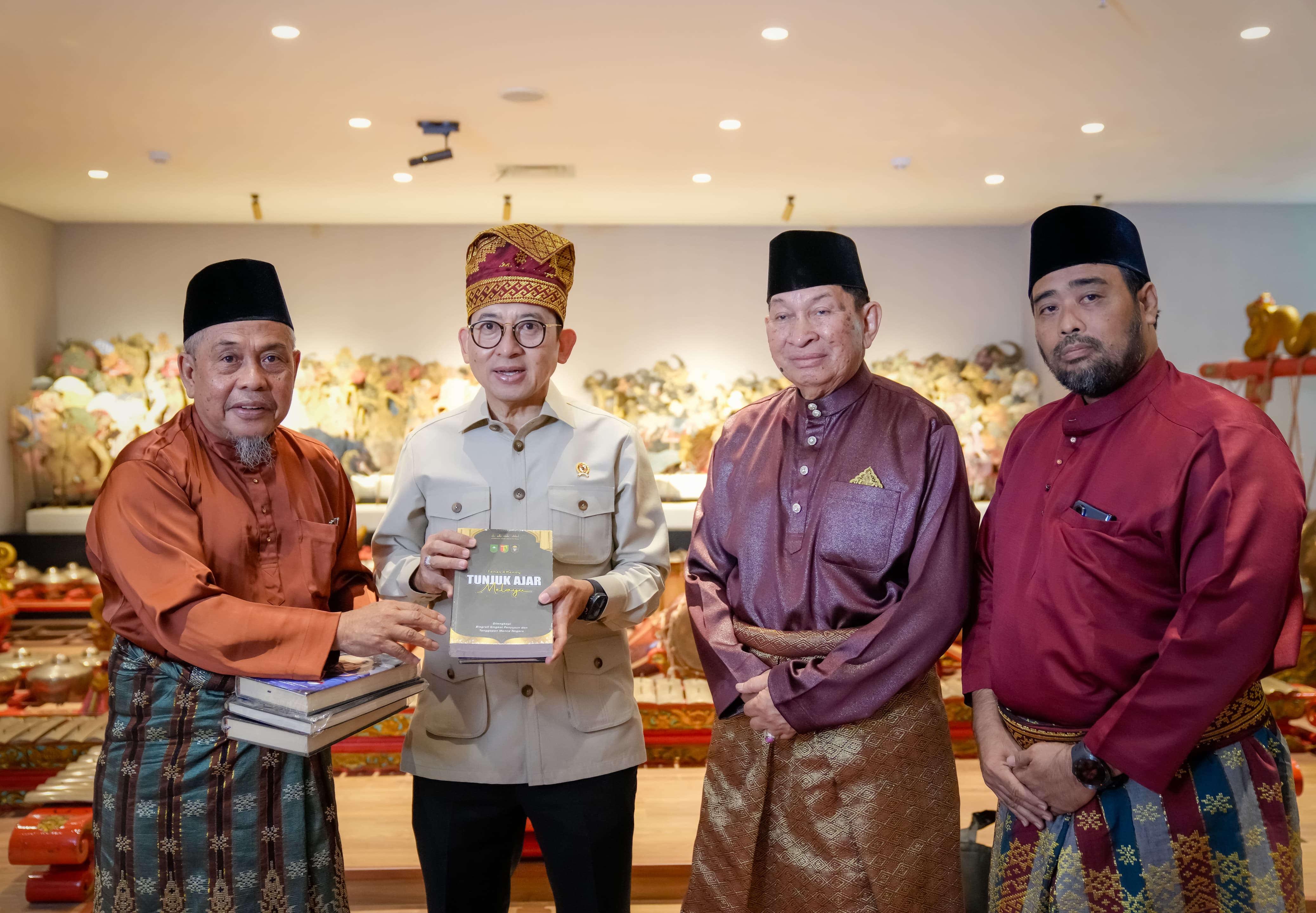 Pengurus LAMR saat bersama Menteri Kebudayaan RI, Fadli Zon