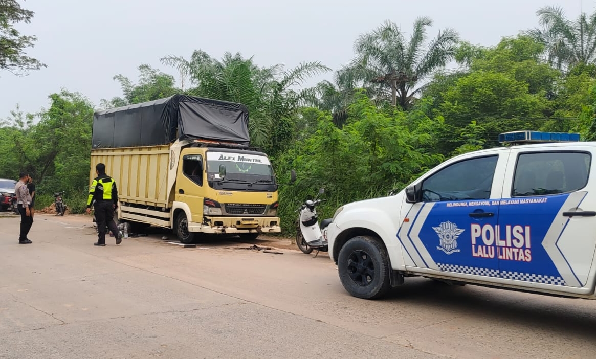 Akan Mendahului Saat Jalan Rusak, Pengendara Sepeda Motor Tewas