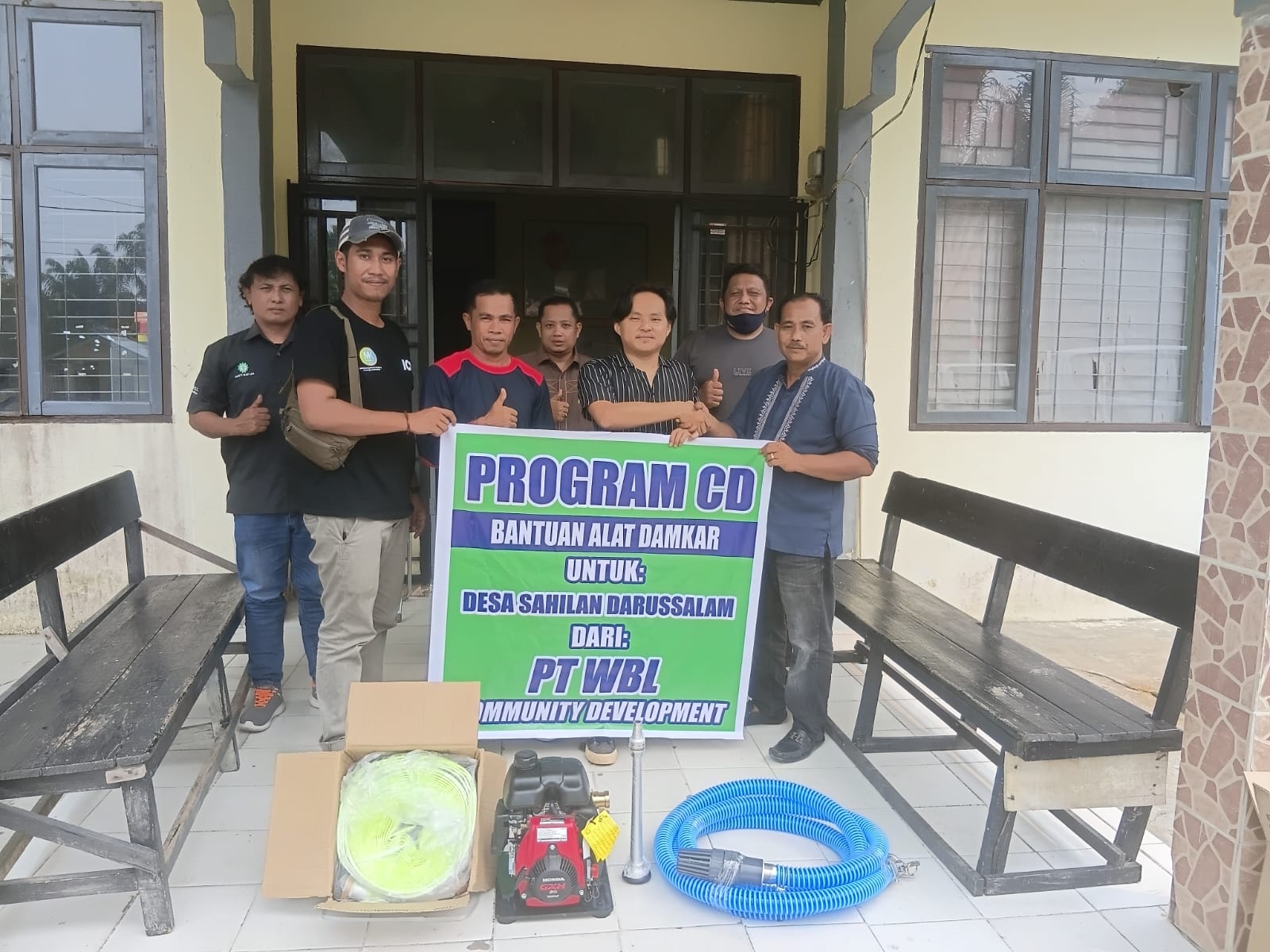 PT Wananugraha Bima Lestari Salurkan Bantuan Alat Pemadam Api hingga Komputer untuk Tiga Desa