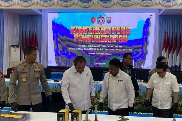 Konferensi Pers Pengungkapan Penyebab Padam Listrik di Batam