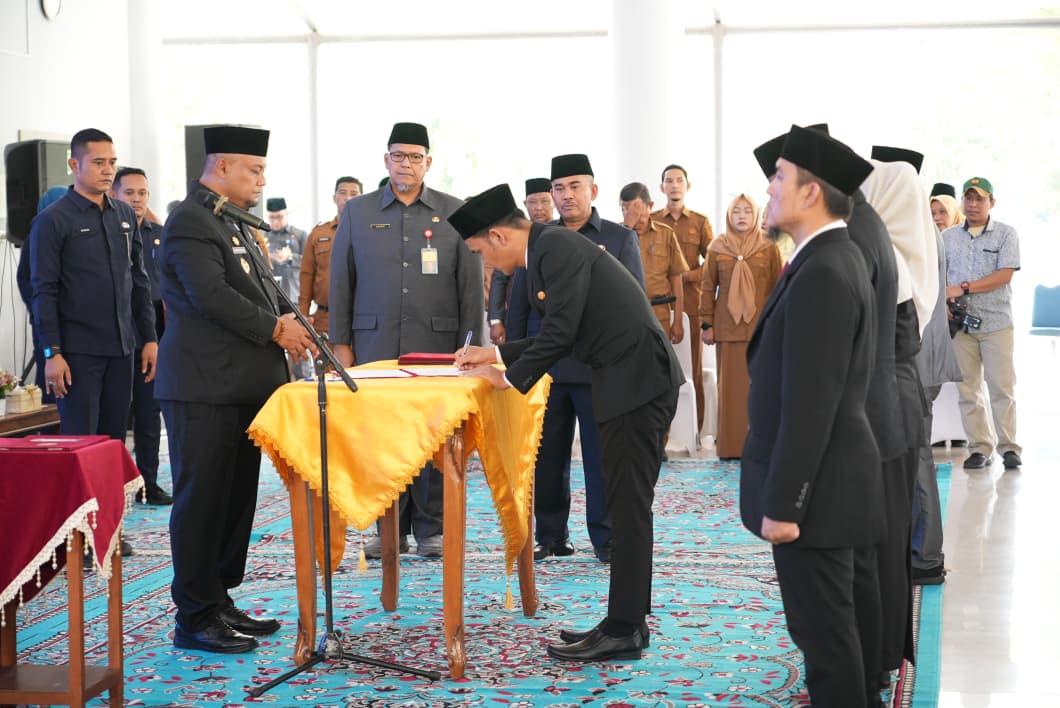 Pelantikan Puluhan Pejabat di Lingkungan Pemkab Siak