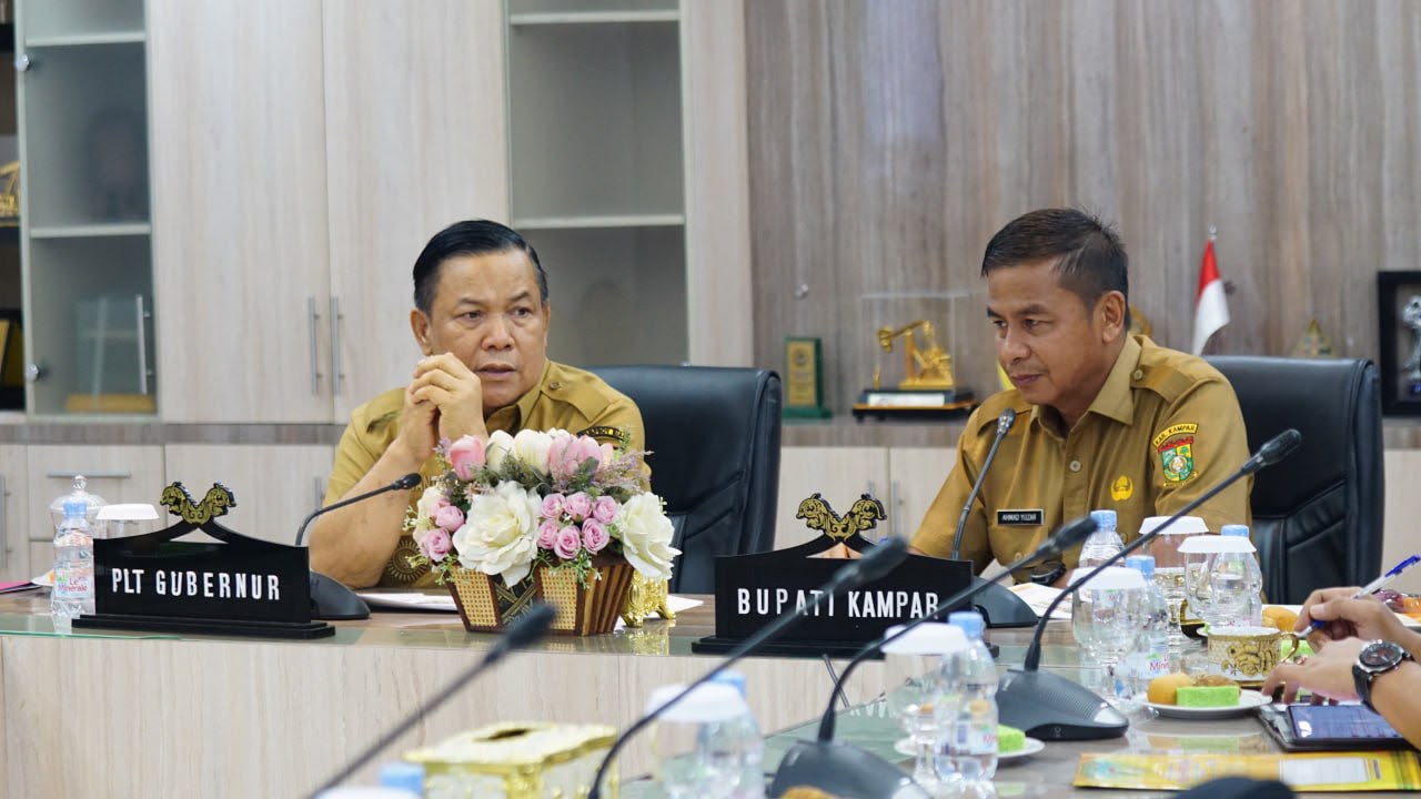 Pertemuan Plt Gubri, SF Hariyanto dengan Bupati Kampar, Ahmad Yuzar
