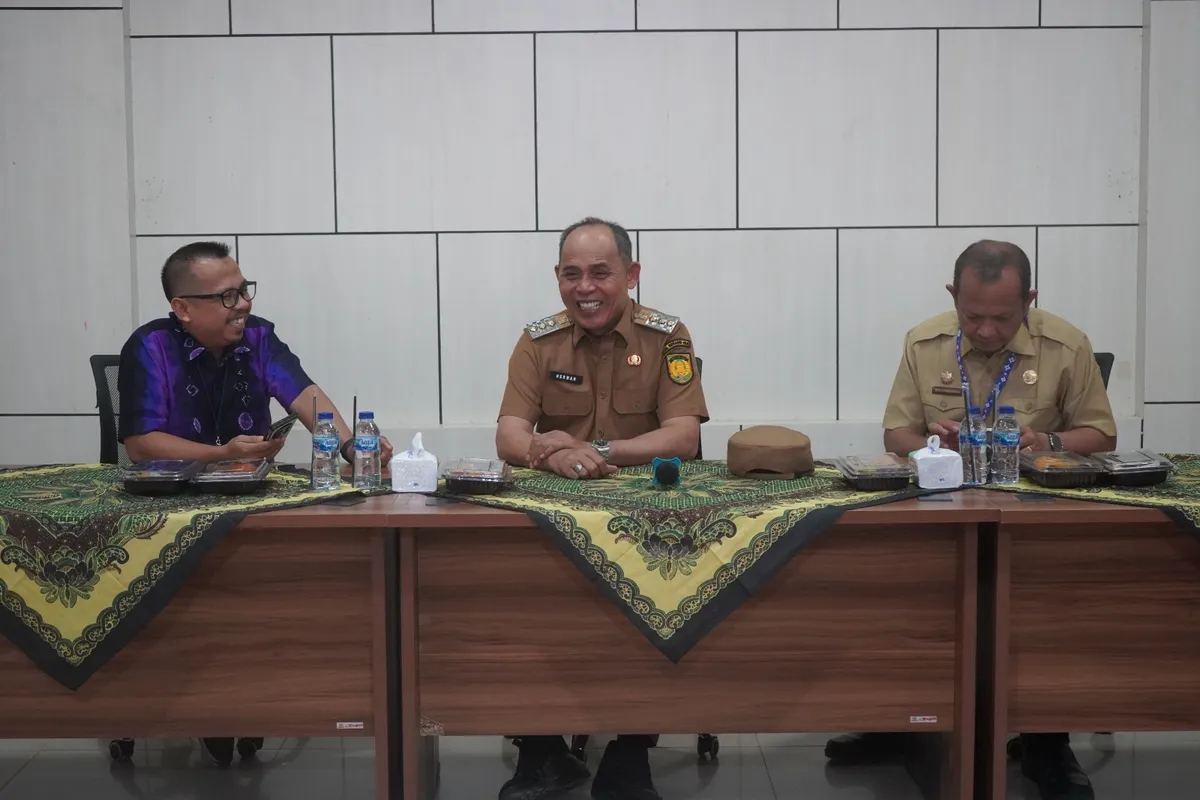 Bupati Inhil, Herman menerima Tim BPK dalam agenda entry meeting pemeriksaan BOSP